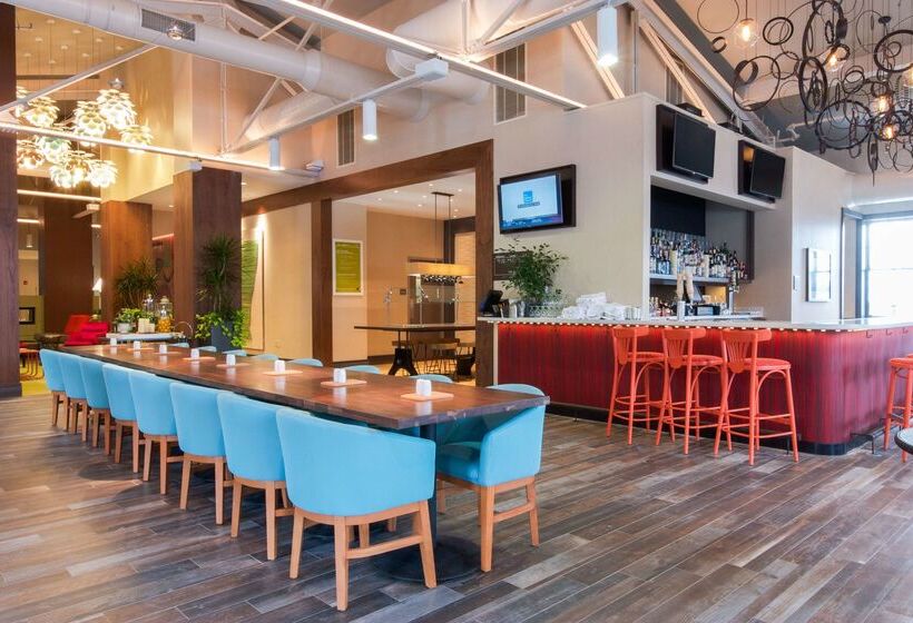 בית מלון כפרי Hilton Garden Inn Burlingtondowntown