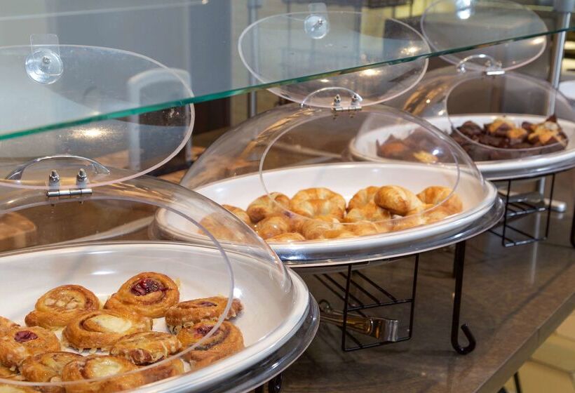 בית מלון כפרי Hilton Garden Inn Burlingtondowntown