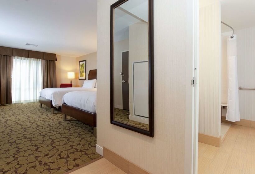 בית מלון כפרי Hilton Garden Inn Burlingtondowntown