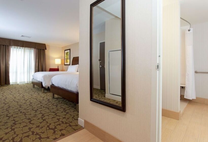 בית מלון כפרי Hilton Garden Inn Burlingtondowntown