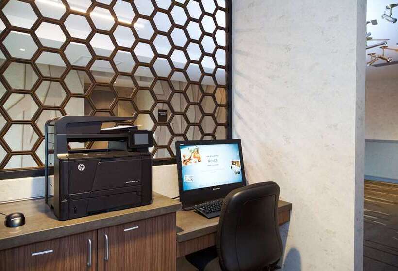 בית מלון כפרי Hilton Garden Inn Burlingtondowntown