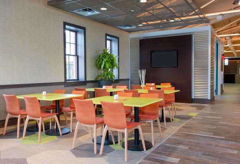 בית מלון כפרי Hilton Garden Inn Burlingtondowntown