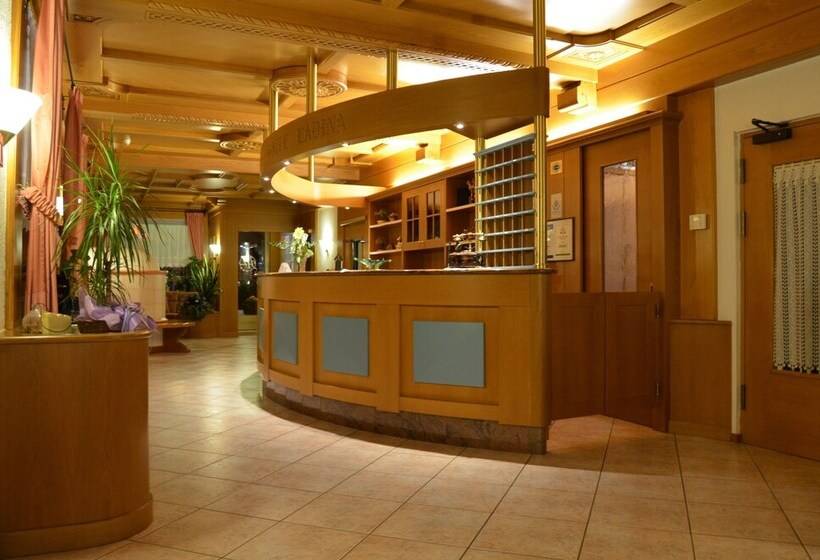 酒店 Ladina