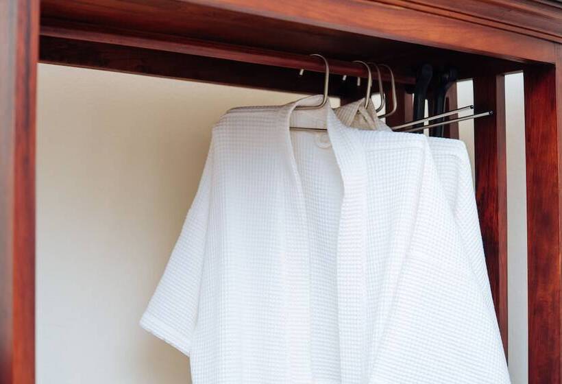 هتل Luang Prabang Legend