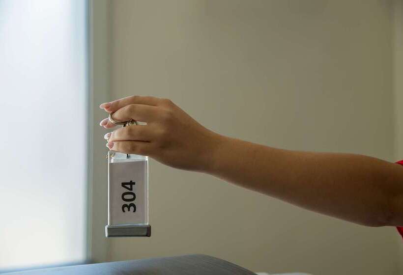 فندق The Originals Access, Hôtel Cholet Gare