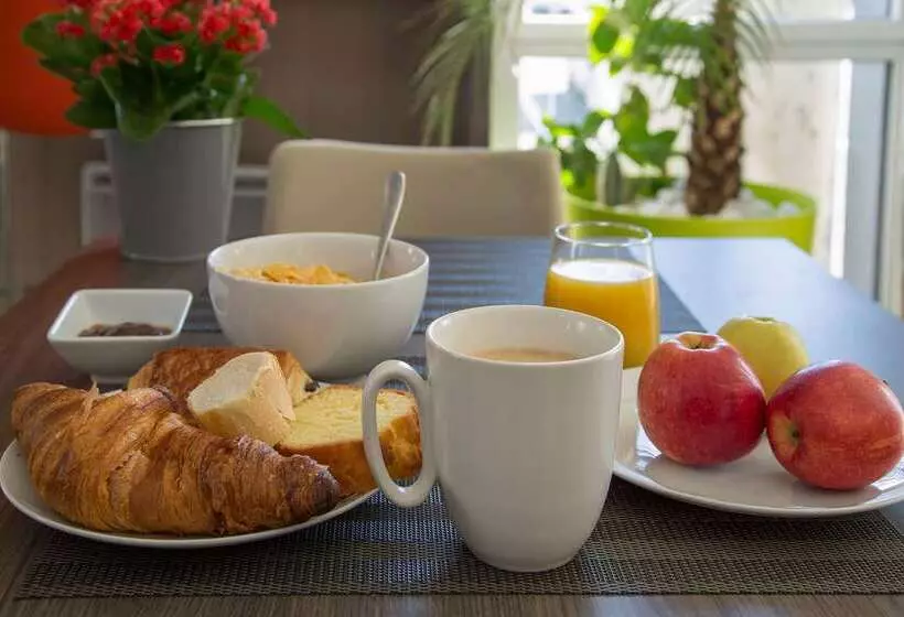 هتل The Originals Access, Hôtel Cholet Gare