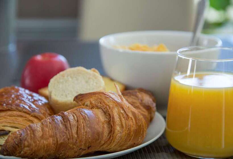 فندق The Originals Access, Hôtel Cholet Gare