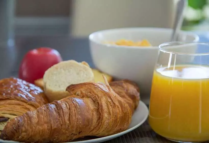 هتل The Originals Access, Hôtel Cholet Gare