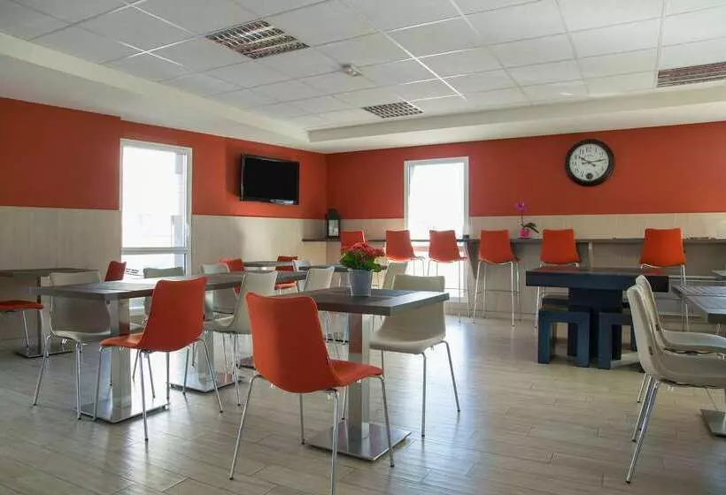 هتل The Originals Access, Hôtel Cholet Gare