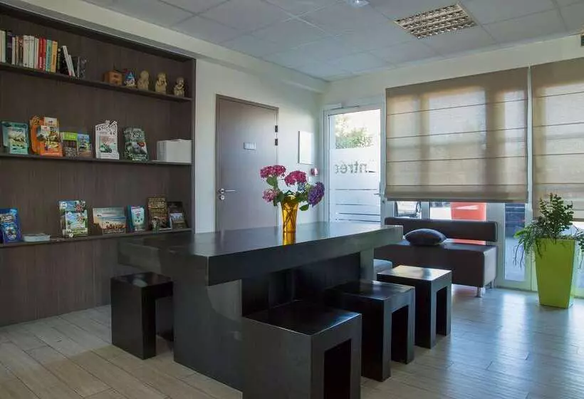 هتل The Originals Access, Hôtel Cholet Gare