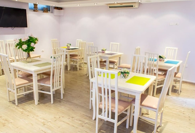 בית מלון כפרי Vila Verde City Center