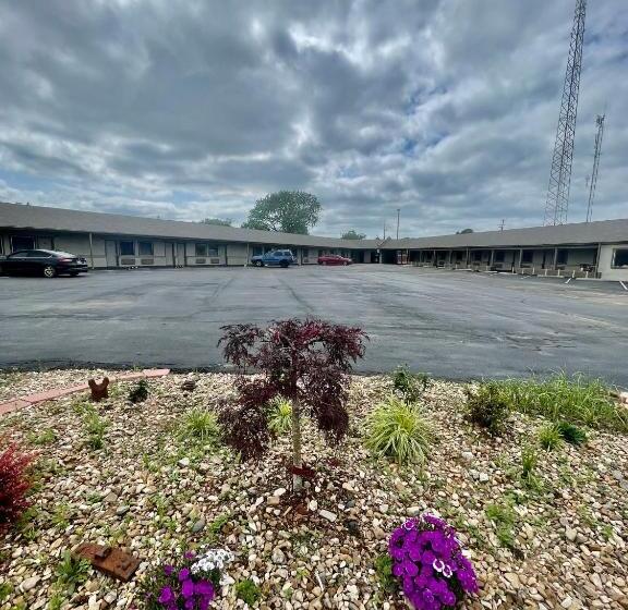 فندق Economy Inn