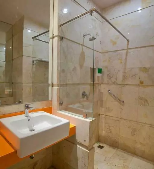 ホテル Swissbelcourt Makassar