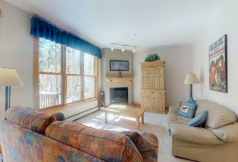 هتل Trappers Crossing 8763