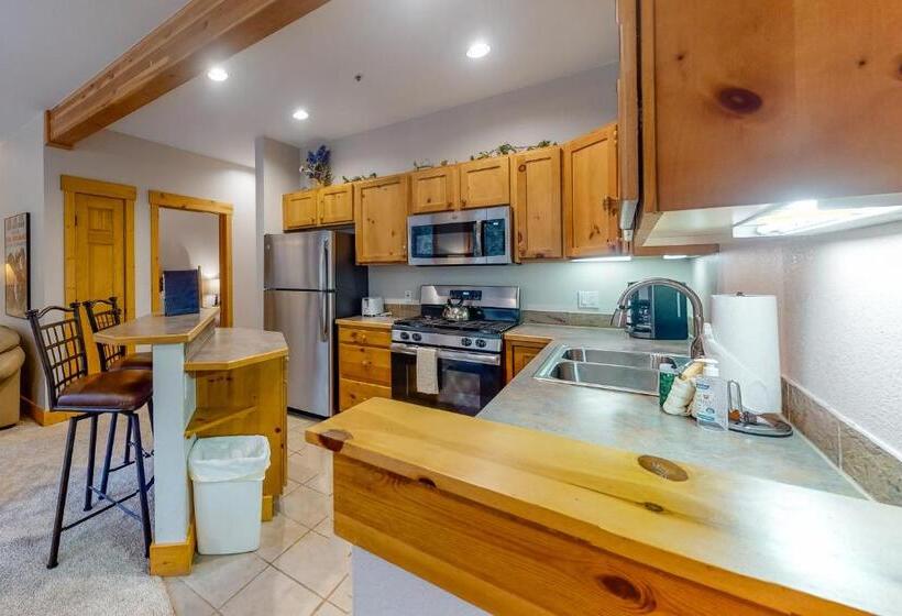 هتل Trappers Crossing 8763