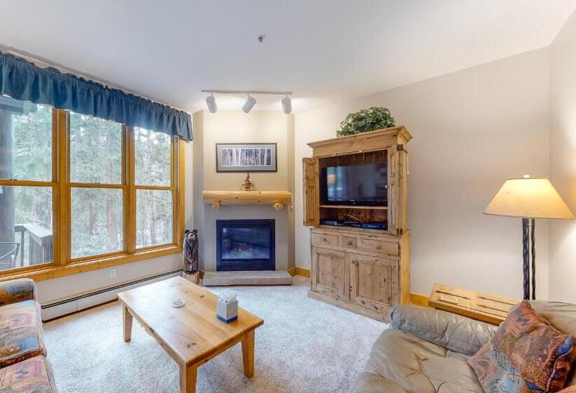 هتل Trappers Crossing 8763