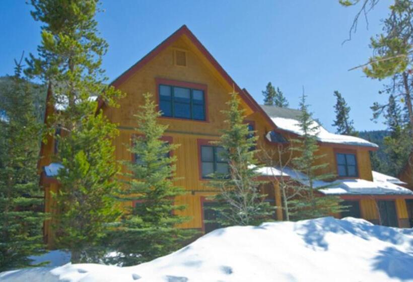 هتل Trappers Crossing 8763