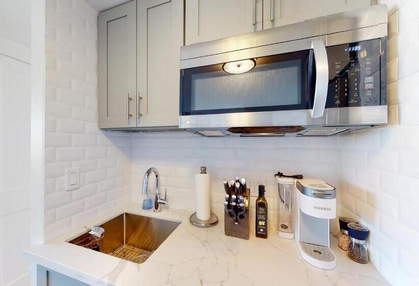 هتل Island Colony 1602