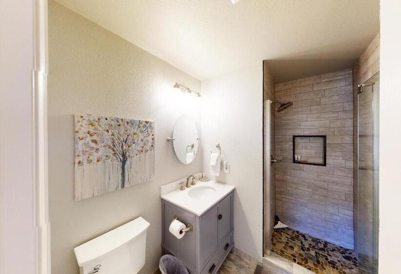 هتل Crazy Horse Condo