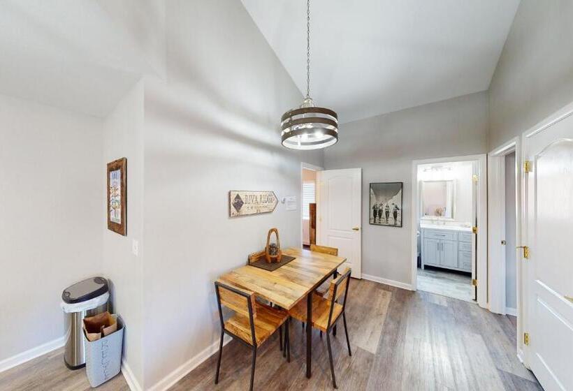 هتل Crazy Horse Condo