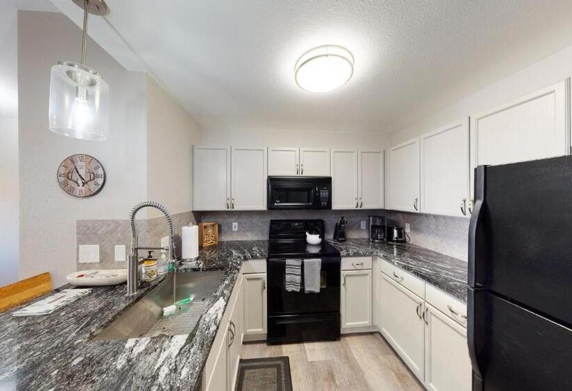 هتل Crazy Horse Condo