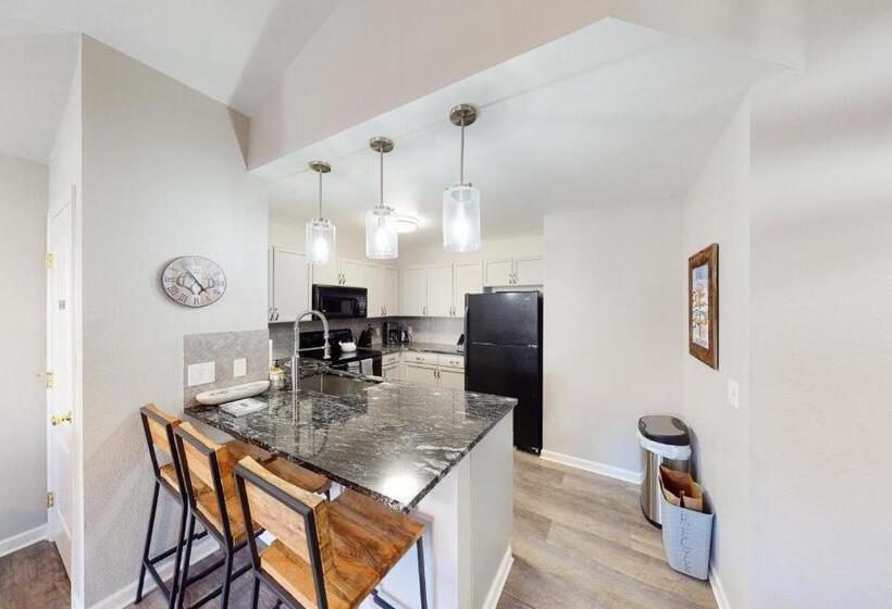 هتل Crazy Horse Condo