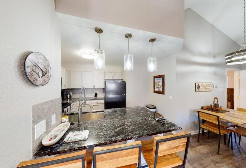 هتل Crazy Horse Condo