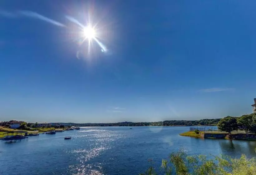 Hotelli Texas On The Lake