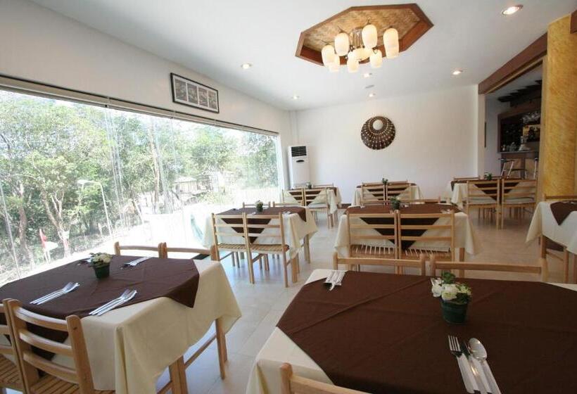 ホテル Coron Hilltop View Resort