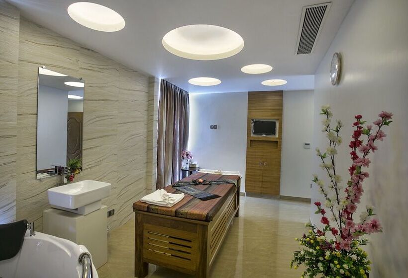 Fars Hotel & Resorts   Bar Buffet Pool Spa