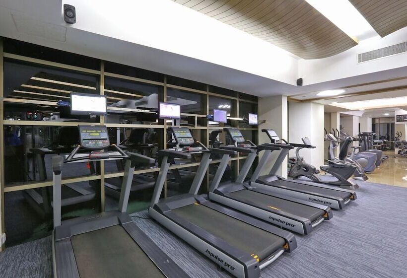 Fars Hotel & Resorts   Bar Buffet Pool Spa