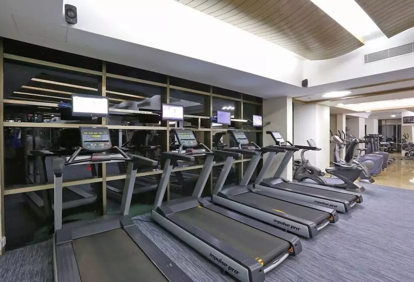 Fars Hotel & Resorts Bar Buffet Pool Spa