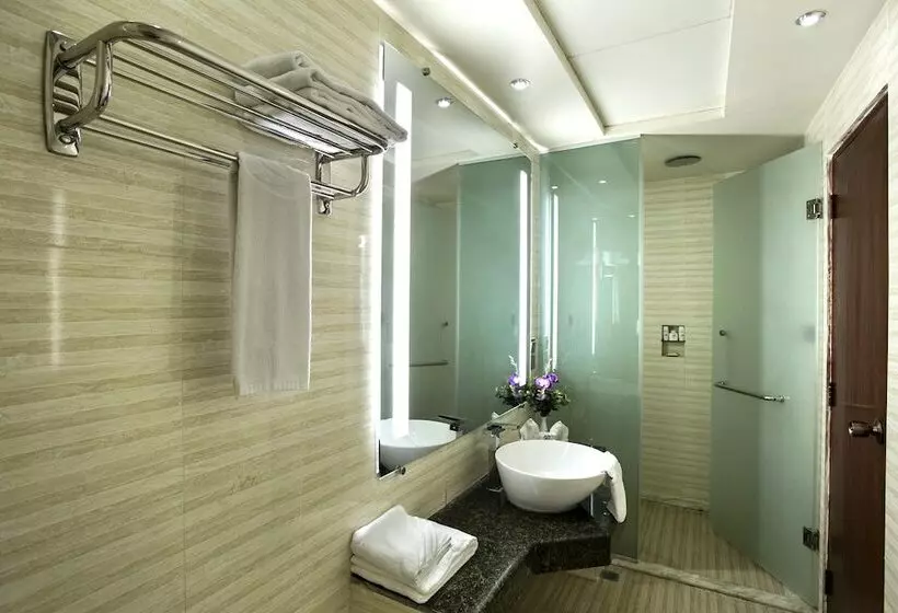 Fars Hotel & Resorts Bar Buffet Pool Spa