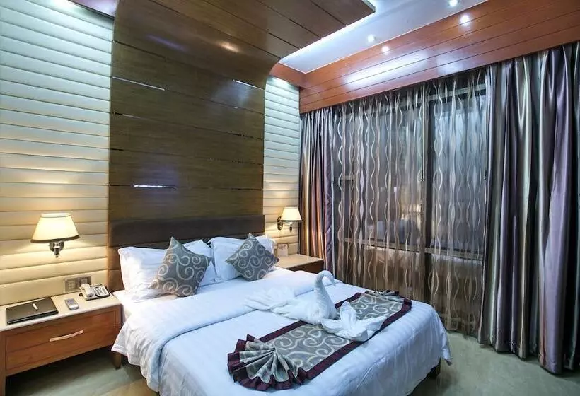 Fars Hotel & Resorts Bar Buffet Pool Spa