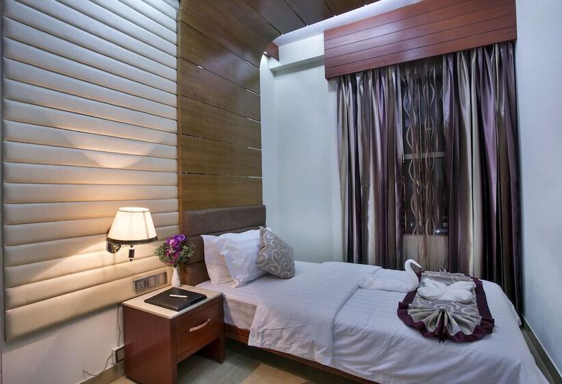 Fars Hotel & Resorts   Bar Buffet Pool Spa