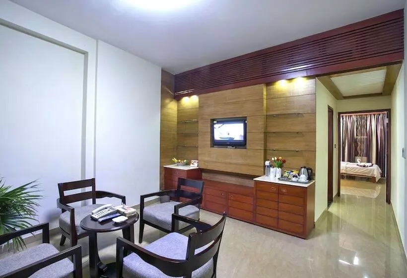 Fars Hotel & Resorts Bar Buffet Pool Spa