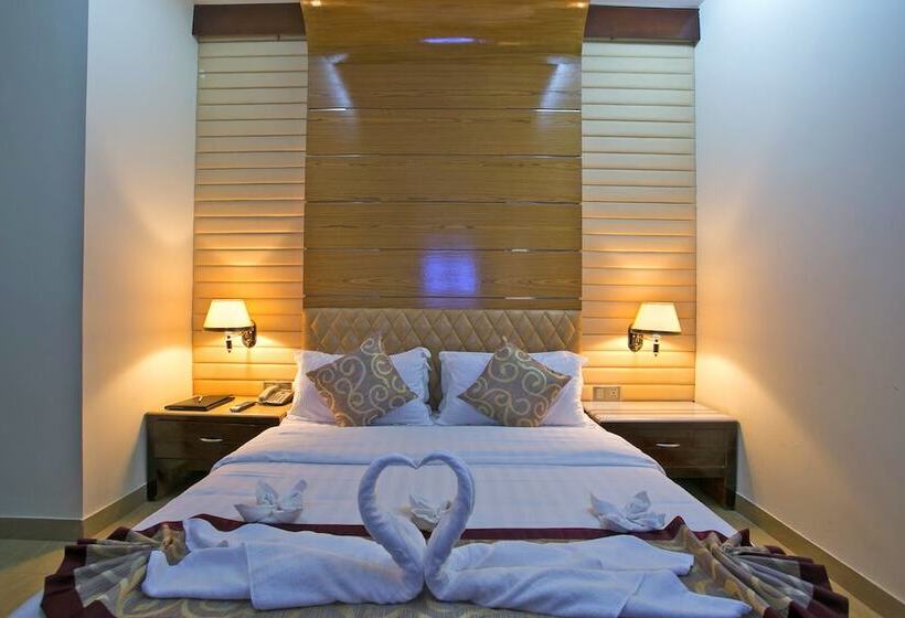 Fars Hotel & Resorts   Bar Buffet Pool Spa