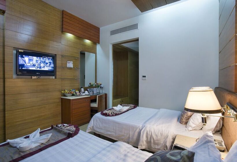 Fars Hotel & Resorts   Bar Buffet Pool Spa