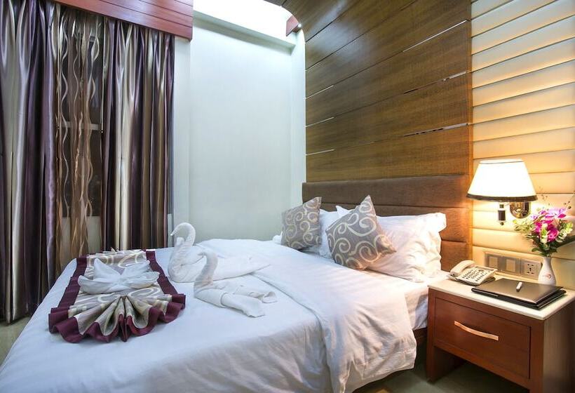 Fars Hotel & Resorts   Bar Buffet Pool Spa