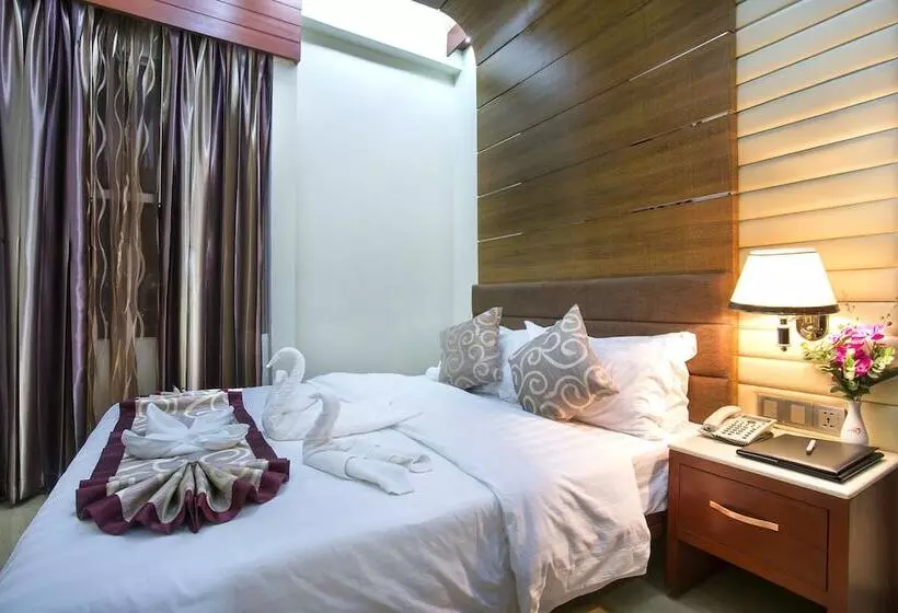 Fars Hotel & Resorts Bar Buffet Pool Spa