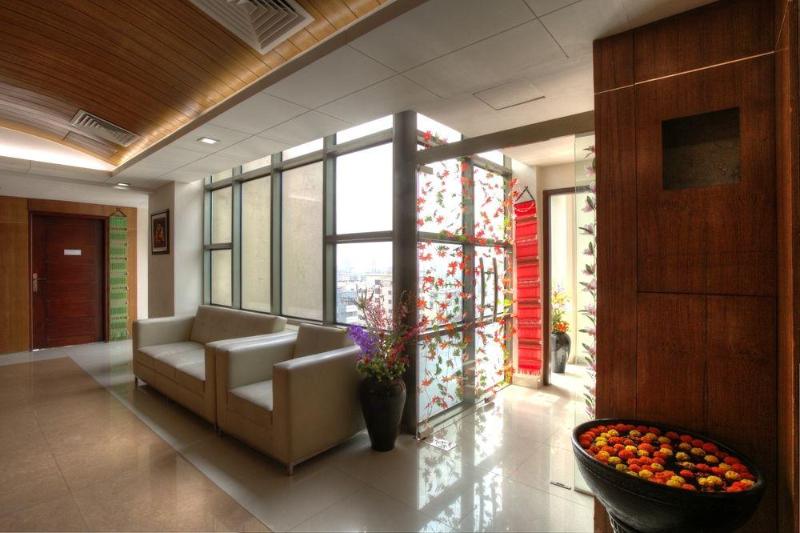 Fars Hotel & Resorts   Bar Buffet Pool Spa