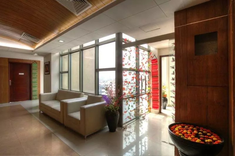 Fars Hotel & Resorts Bar Buffet Pool Spa