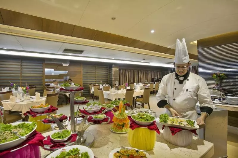 Fars Hotel & Resorts Bar Buffet Pool Spa