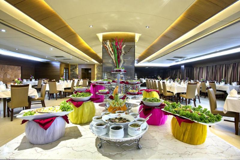 Fars Hotel & Resorts   Bar Buffet Pool Spa