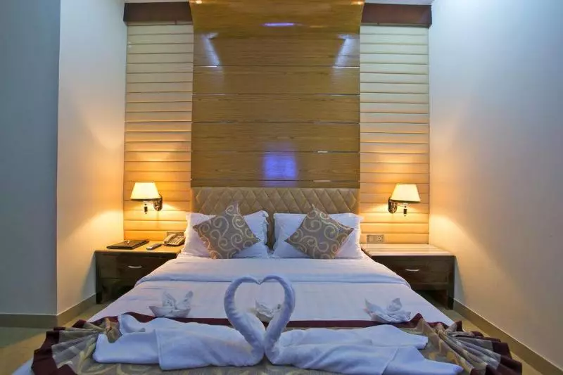 Fars Hotel & Resorts Bar Buffet Pool Spa