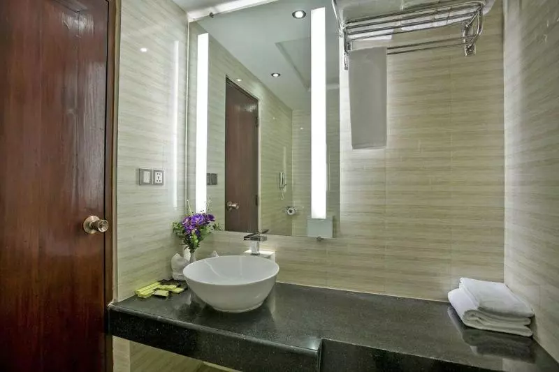 Fars Hotel & Resorts Bar Buffet Pool Spa