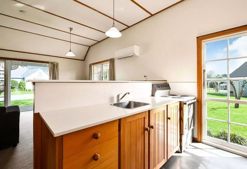 هتل Huka Falls Resort