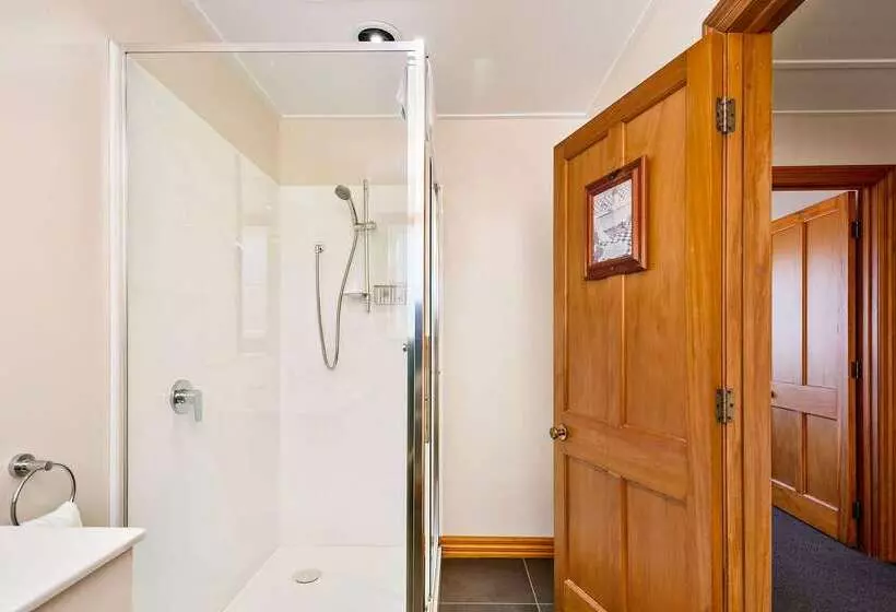 هتل Huka Falls Resort