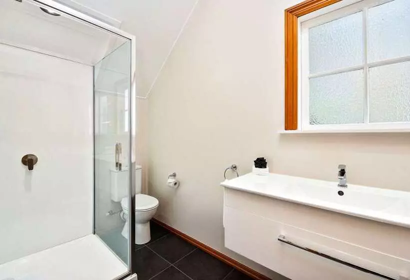 هتل Huka Falls Resort