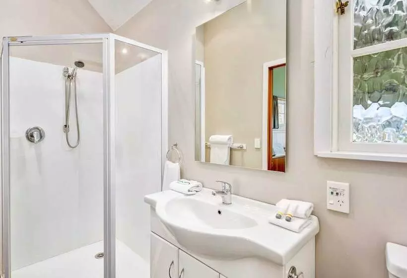 هتل Huka Falls Resort